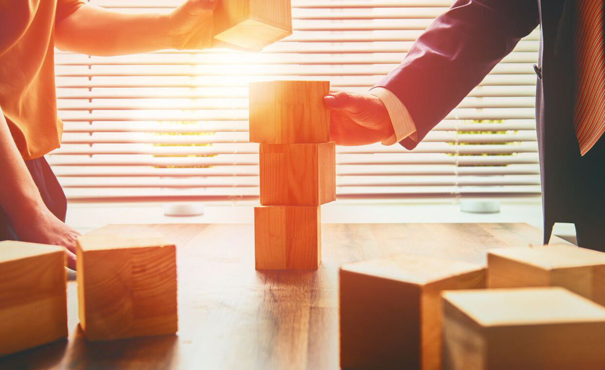 Contact 2 Image description